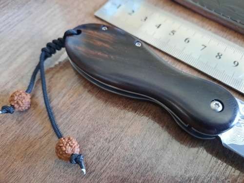 Damascus VG-10 Stainless Steel folding knife, RAZOR Sharp, New Stock,  Sandalwood handle scales.
