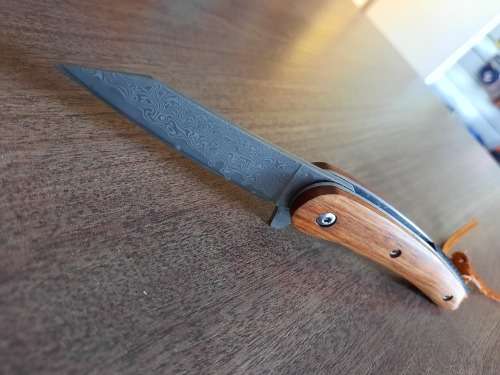Damascus VG-10 Stainless Steel folding knife, RAZOR Sharp, NO POUCH, High Quality, Rosewood handle.