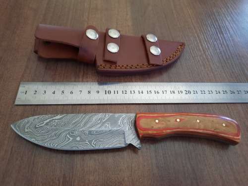 Handmade Damascus steel HUNTING  knife with WOODEN handle scales.