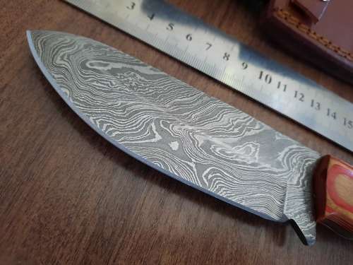 Handmade Damascus steel HUNTING  knife with WOODEN handle scales.