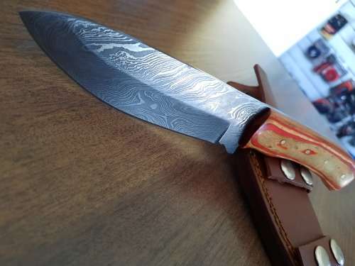 Handmade Damascus steel HUNTING  knife with WOODEN handle scales.