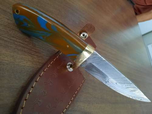 Handmade DAMASCUS Steel Hunting Knife, Epoxy RESIN Handle scales. NEW STOCK !!