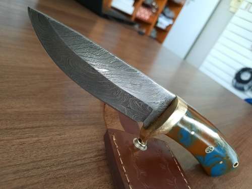 Handmade DAMASCUS Steel Hunting Knife, Epoxy RESIN Handle scales. NEW STOCK !!