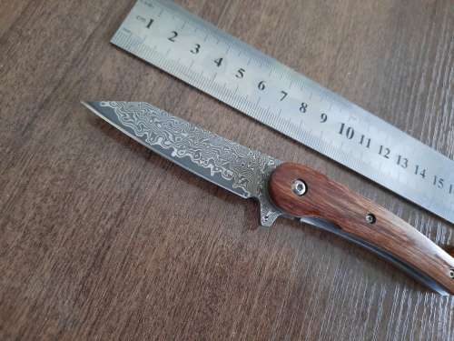Damascus VG-10 Stainless Steel folding knife, RAZOR Sharp, New Stock, High Quality, Rosewood handle.