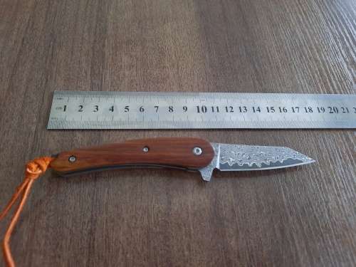 Damascus VG-10 Stainless Steel folding knife, RAZOR Sharp, New Stock, High Quality, Rosewood handle.