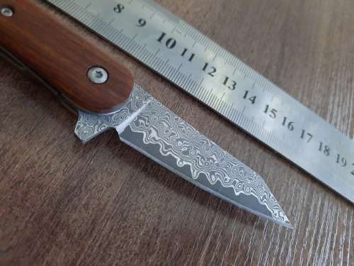 Damascus VG-10 Stainless Steel folding knife, RAZOR Sharp, New Stock, High Quality, Rosewood handle.