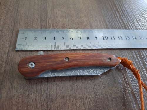 Damascus VG-10 Stainless Steel folding knife, RAZOR Sharp, New Stock, High Quality, Rosewood handle.