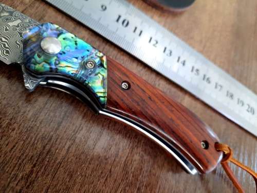 Damascus VG-10 Stainless Steel folding knife, RAZOR Sharp, Rosewood & Shell handle.