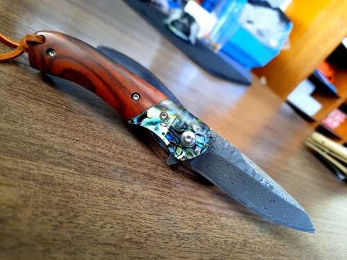 Damascus VG-10 Stainless Steel folding knife, RAZOR Sharp, Rosewood & Shell handle.
