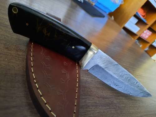 Handmade DAMASCUS Steel Hunting Knife, Epoxy RESIN Handle scales. NEW STOCK !!