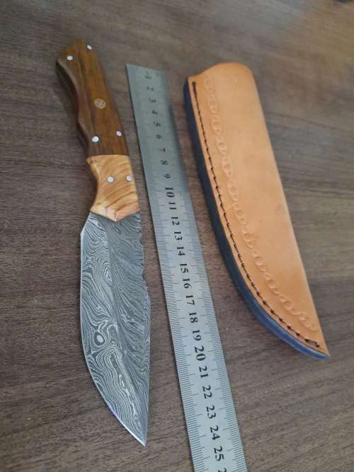 Handmade Damascus steel HUNTING  knife with WOODEN handle scales.  NEW STOCK !!