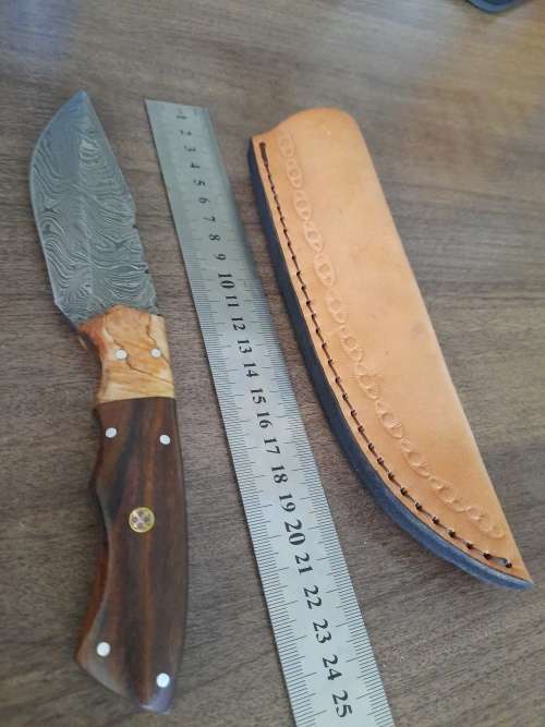 Handmade Damascus steel HUNTING  knife with WOODEN handle scales.  NEW STOCK !!
