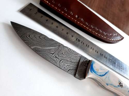 Handmade DAMASCUS Steel Hunting Knife, Epoxy RESIN Handle scales. NEW STOCK !!