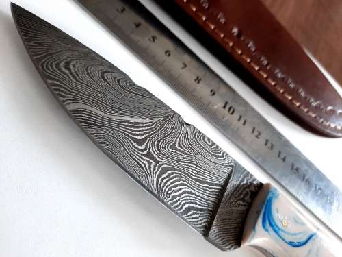 Handmade DAMASCUS Steel Hunting Knife, Epoxy RESIN Handle scales. NEW STOCK !!