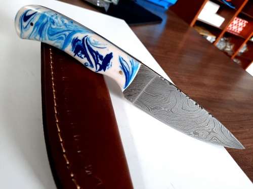 Handmade DAMASCUS Steel Hunting Knife, Epoxy RESIN Handle scales. NEW STOCK !!