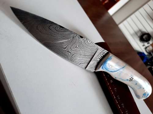 Handmade DAMASCUS Steel Hunting Knife, Epoxy RESIN Handle scales. NEW STOCK !!