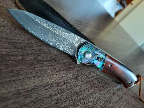 Damascus VG-10 Stainless Steel folding knife, RAZOR Sharp, Rosewood & Shell handle.