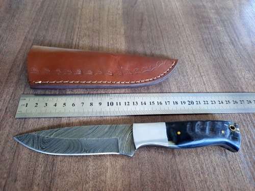 Handmade Damascus steel HUNTING  knife with RAM HORN handle scales. NEW STOCK!! !