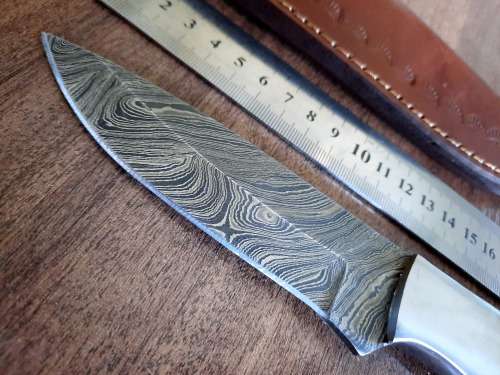Handmade Damascus steel HUNTING  knife with RAM HORN handle scales. NEW STOCK!! !