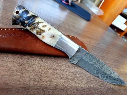 Handmade Damascus steel HUNTING  knife with RAM HORN handle scales. NEW STOCK!! !