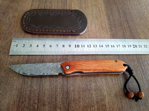 Damascus VG-10 Stainless Steel folding knife, RAZOR Sharp, New Stock, High Quality, Rosewood handle.