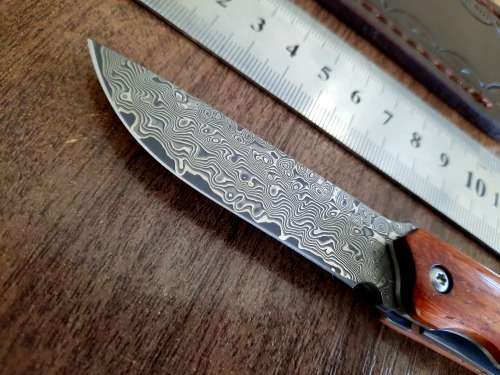 Damascus VG-10 Stainless Steel folding knife, RAZOR Sharp, New Stock, High Quality, Rosewood handle.