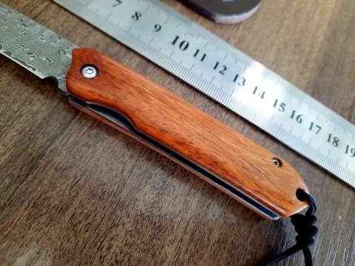 Damascus VG-10 Stainless Steel folding knife, RAZOR Sharp, New Stock, High Quality, Rosewood handle.