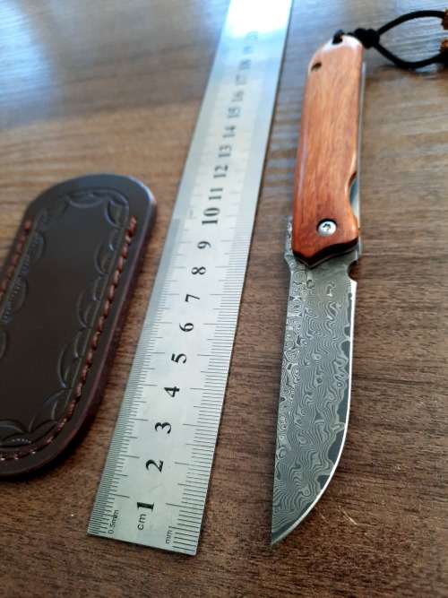 Damascus VG-10 Stainless Steel folding knife, RAZOR Sharp, New Stock, High Quality, Rosewood handle.