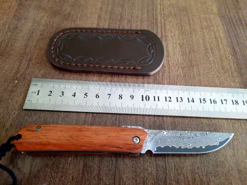 Damascus VG-10 Stainless Steel folding knife, RAZOR Sharp, New Stock, High Quality, Rosewood handle.