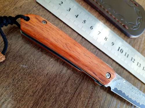 Damascus VG-10 Stainless Steel folding knife, RAZOR Sharp, New Stock, High Quality, Rosewood handle.