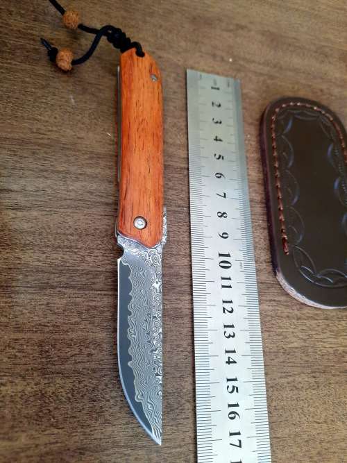 Damascus VG-10 Stainless Steel folding knife, RAZOR Sharp, New Stock, High Quality, Rosewood handle.