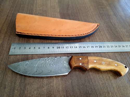 Handmade Damascus steel HUNTING  knife with WOODEN handle scales.  NEW STOCK !!