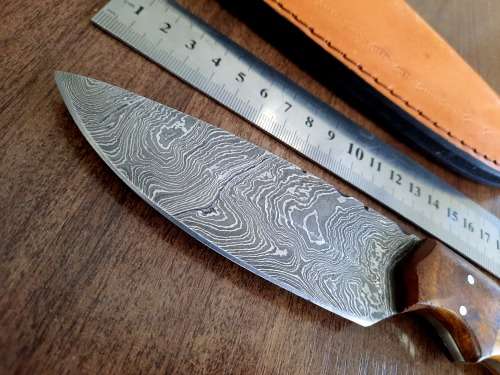 Handmade Damascus steel HUNTING  knife with WOODEN handle scales.  NEW STOCK !!