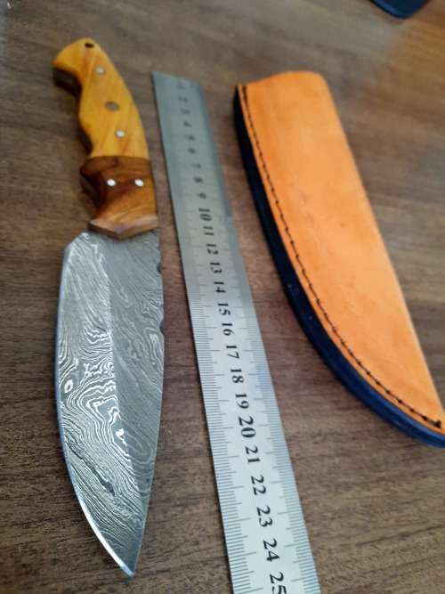 Handmade Damascus steel HUNTING  knife with WOODEN handle scales.  NEW STOCK !!