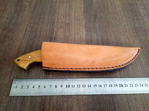 Handmade Damascus steel HUNTING  knife with WOODEN handle scales.  NEW STOCK !!
