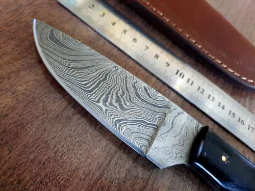 Handmade Damascus steel HUNTING  knife with BULL HORN handle scales. NEW STOCK !!!