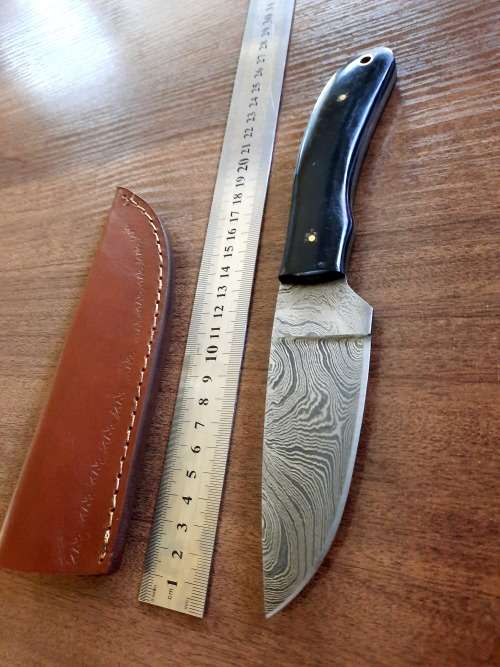 Handmade Damascus steel HUNTING  knife with BULL HORN handle scales. NEW STOCK !!!