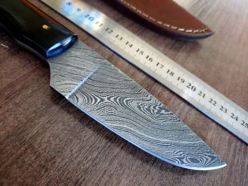 Handmade Damascus steel HUNTING  knife with BULL HORN handle scales. NEW STOCK !!!