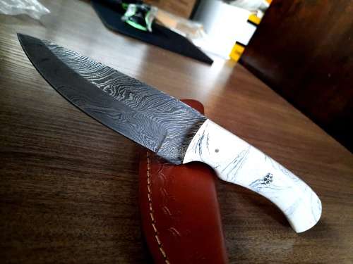 Handmade DAMASCUS Steel Hunting Knife, Epoxy RESIN Handle scales. NEW STOCK !!