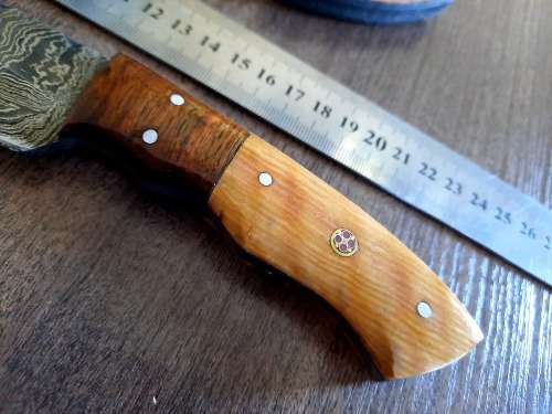 Handmade Damascus steel HUNTING  knife with WOODEN handle scales.  NEW STOCK !!
