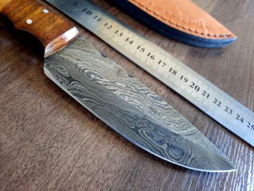 Handmade Damascus steel HUNTING  knife with WOODEN handle scales.  NEW STOCK !!