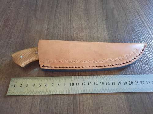 Handmade Damascus steel HUNTING  knife with WOODEN handle scales.  NEW STOCK !!
