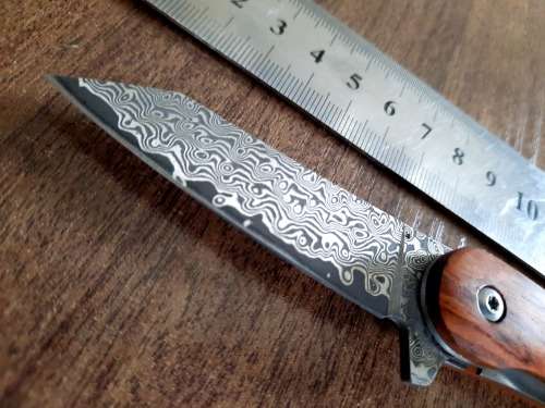 Damascus VG-10 Stainless Steel folding knife, RAZOR Sharp, New Stock, High Quality, Rosewood handle.