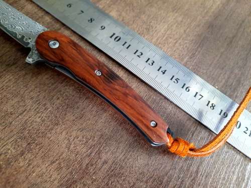 Damascus VG-10 Stainless Steel folding knife, RAZOR Sharp, New Stock, High Quality, Rosewood handle.