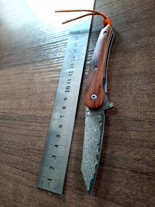 Damascus VG-10 Stainless Steel folding knife, RAZOR Sharp, New Stock, High Quality, Rosewood handle.