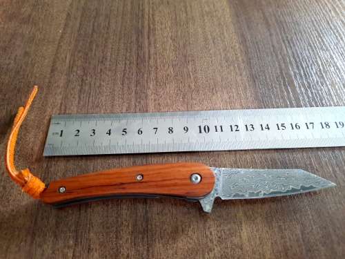 Damascus VG-10 Stainless Steel folding knife, RAZOR Sharp, New Stock, High Quality, Rosewood handle.