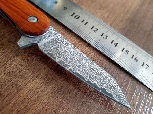 Damascus VG-10 Stainless Steel folding knife, RAZOR Sharp, New Stock, High Quality, Rosewood handle.