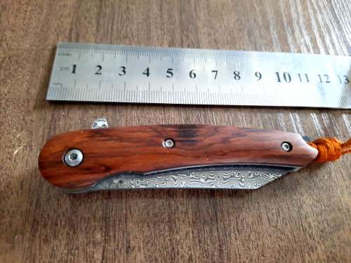 Damascus VG-10 Stainless Steel folding knife, RAZOR Sharp, New Stock, High Quality, Rosewood handle.