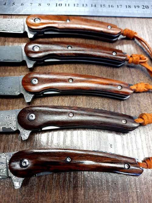 Damascus VG-10 Stainless Steel folding knife, RAZOR Sharp, New Stock, High Quality, FREE Bracelet.