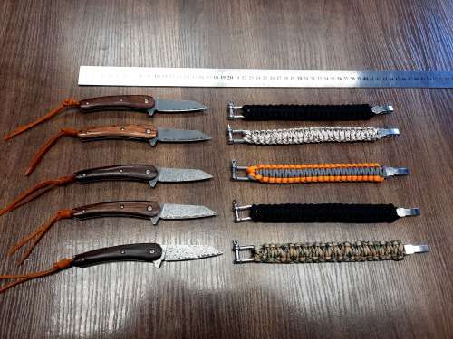 Damascus VG-10 Stainless Steel folding knife, RAZOR Sharp, New Stock, High Quality, FREE Bracelet.